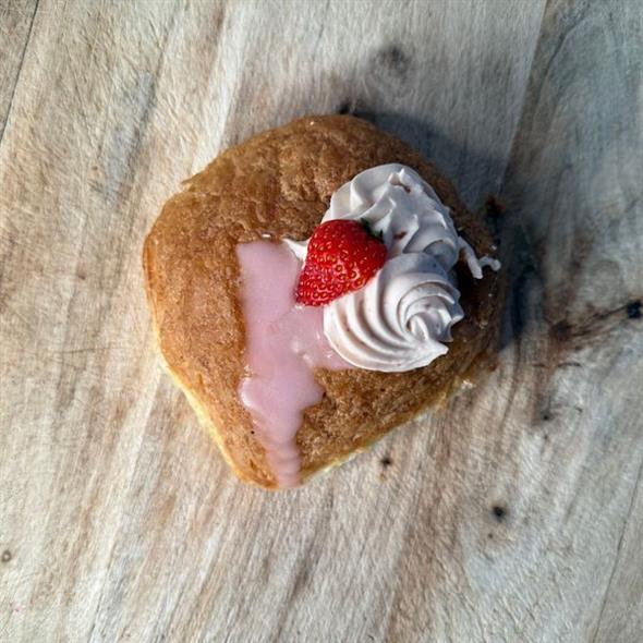 Fastelavnsbolle med Jordbær